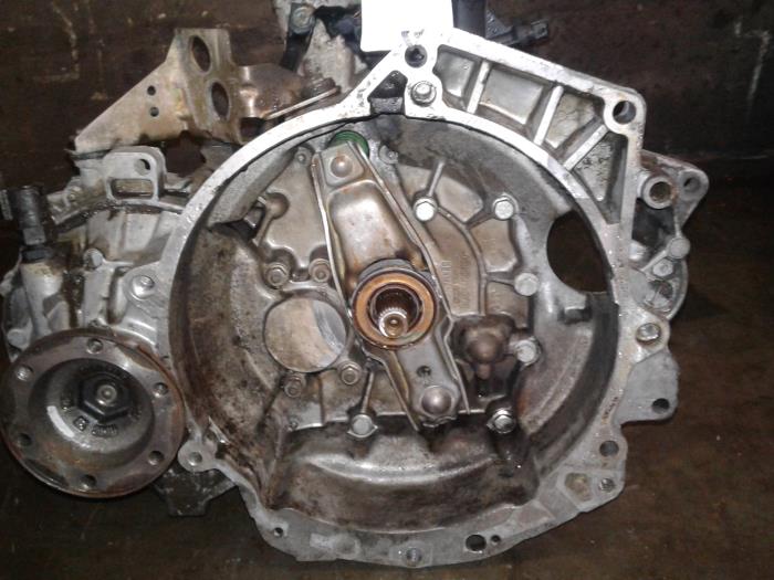 Gearbox from a Volkswagen Golf IV (1J1) 2.3 V5 GTI 1999