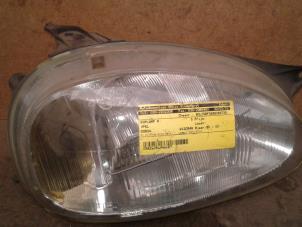 Used Headlight, right Opel Corsa B (73/78/79) 1.2i 16V Price on request offered by Akkie Stomphorst Autodemontage
