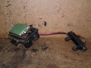 Used Heater resistor Renault Clio II (BB/CB) 1.6 Price on request offered by Akkie Stomphorst Autodemontage