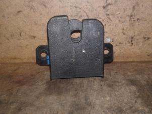 Used Tailgate lock mechanism Volkswagen Golf IV (1J1) 1.4 16V Price on request offered by Akkie Stomphorst Autodemontage
