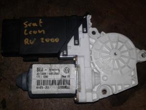 Używane Silnik szyby drzwiowej Seat Leon (1M1) 1.4 16V Cena na żądanie oferowane przez Akkie Stomphorst Autodemontage