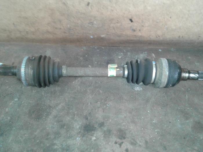 Front drive shaft, left from a Daewoo Lacetti (KLAN) 1.4 16V 2005