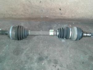 Used Front drive shaft, left Chevrolet Lacetti (KLAN) 1.4 16V Price on request offered by Akkie Stomphorst Autodemontage