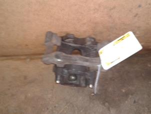 Used Front brake calliper, right Mercedes SLK (R170) 2.3 230 K 16V Price on request offered by Akkie Stomphorst Autodemontage