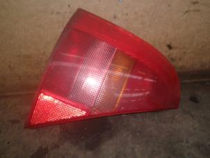 Used Taillight, left Renault Clio II (BB/CB) 1.4 16V Si Price on request offered by Akkie Stomphorst Autodemontage