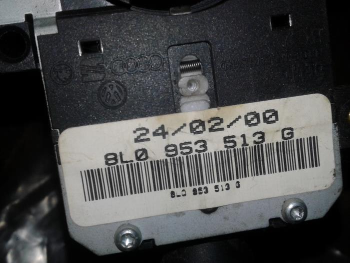 Indicator switch from a Volkswagen Golf IV (1J1) 1.4 16V 2000