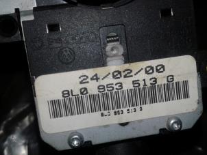 Usados Interruptor de indicador de dirección Volkswagen Golf IV (1J1) 1.4 16V Precio de solicitud ofrecido por Akkie Stomphorst Autodemontage