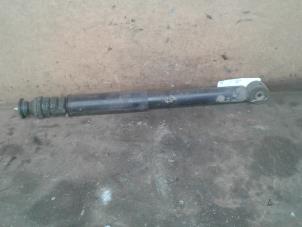 Used Rear shock absorber, right Renault Clio II (BB/CB) 1.6 16V Price on request offered by Akkie Stomphorst Autodemontage