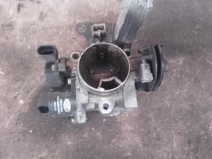 Used Throttle body Renault Clio II (BB/CB) 1.2 Price on request offered by Akkie Stomphorst Autodemontage