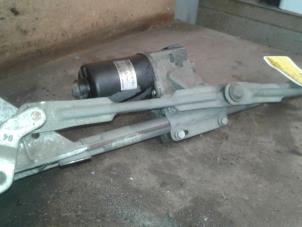 Used Wiper motor + mechanism Citroen C4 Berline (LC) 1.6 HDi 16V 110 Price on request offered by Akkie Stomphorst Autodemontage
