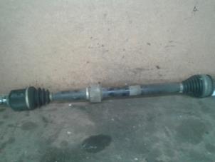 Used Front drive shaft, right Toyota Auris (E15) 1.4 D-4D-F 16V Price on request offered by Akkie Stomphorst Autodemontage