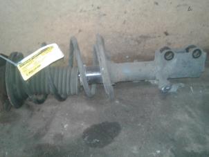 Used Front shock absorber rod, right Toyota Auris (E15) 1.4 D-4D-F 16V Price on request offered by Akkie Stomphorst Autodemontage