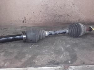 Used Front drive shaft, right Volvo V70 (SW) 2.5 D Price on request offered by Akkie Stomphorst Autodemontage
