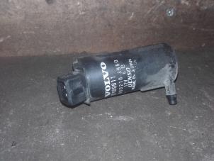 Usados Bomba de limpiaparabrisas delante Volvo V70 (SW) 2.5 D Precio de solicitud ofrecido por Akkie Stomphorst Autodemontage