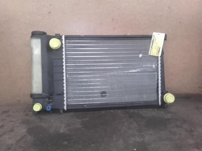 Radiator from a BMW 3 serie (E36/4) 316i 1996
