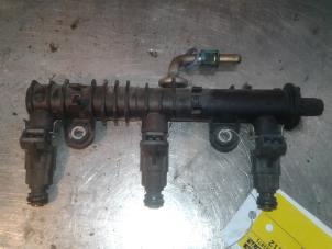 Used Fuel injector nozzle Opel Agila (A) 1.0 12V Price on request offered by Akkie Stomphorst Autodemontage