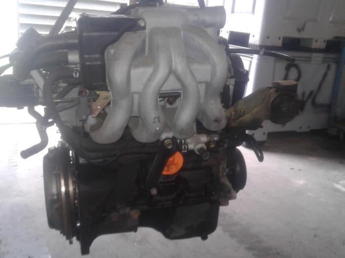 Engine from a Mazda Demio (DW) 1.3 16V 2001
