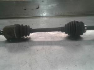 Used Front drive shaft, left Kia Rio (DC22/24) 1.5 16V Price on request offered by Akkie Stomphorst Autodemontage