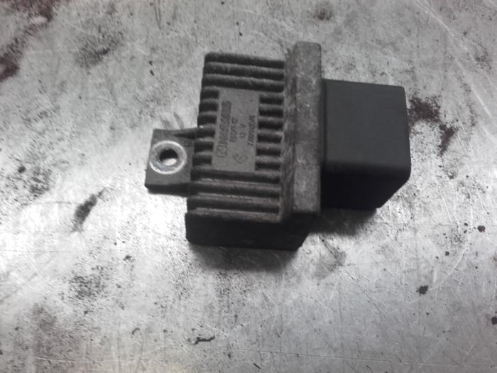 Glow plug relay Renault Kangoo Express 1.5 dCi 60