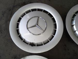 Usagé Enjoliveur Mercedes Divers Prix sur demande proposé par Akkie Stomphorst Autodemontage