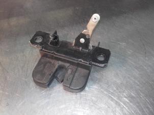Used Tailgate lock mechanism Volkswagen Golf IV (1J1) 2.3 V5 GTI Price on request offered by Akkie Stomphorst Autodemontage