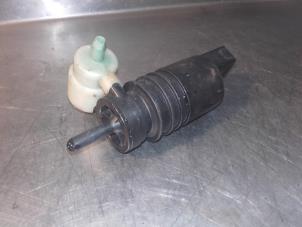 Used Windscreen washer pump Volkswagen Lupo (6X1) 1.2 TDI 3L Price on request offered by Akkie Stomphorst Autodemontage