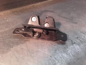 Used Tailgate lock mechanism Peugeot 206 (2A/C/H/J/S) 1.6 16V Price on request offered by Akkie Stomphorst Autodemontage