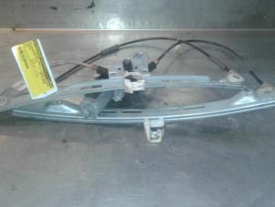Used Window mechanism 2-door, front right Peugeot 206 (2A/C/H/J/S) 1.6 16V Price on request offered by Akkie Stomphorst Autodemontage