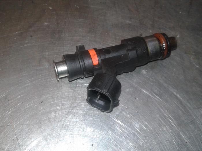 Injector (petrol injection) from a Nissan Micra (K12) 1.2 16V 2003