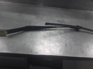 Used Front wiper arm Audi A3 (8P1) 2.0 TDI 16V Price on request offered by Akkie Stomphorst Autodemontage