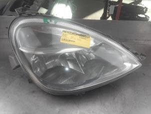 Used Headlight, right Mercedes A (W168) 1.7 A-170 CDI 16V Price on request offered by Akkie Stomphorst Autodemontage