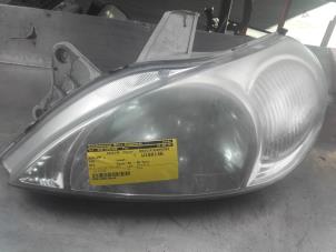 Used Headlight, left Kia Rio (DC22/24) 1.3 RS,LS Price on request offered by Akkie Stomphorst Autodemontage
