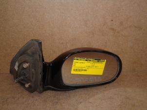 Used Wing mirror, right Kia Rio (DC22/24) 1.5 RS,LS 16V Price on request offered by Akkie Stomphorst Autodemontage