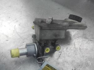 Used Master cylinder Renault Megane II Grandtour (KM) 1.5 dCi 105 Price on request offered by Akkie Stomphorst Autodemontage