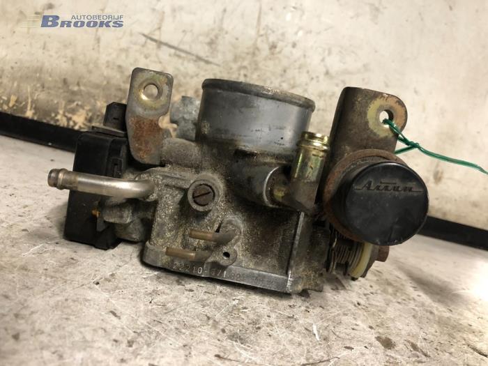 Drosselklappengehäuse van een Daihatsu Gran Move 1.5 16V 1997