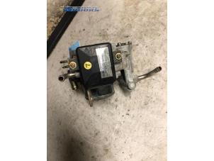 Drosselklappengehäuse van een Daihatsu Gran Move 1.5 16V 1997