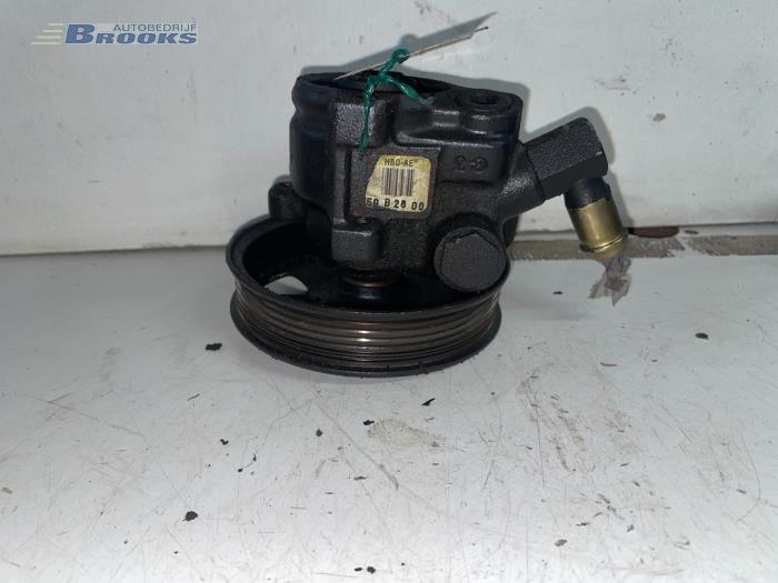 Power steering pump from a Ford Mondeo I 1.8i 16V 1996