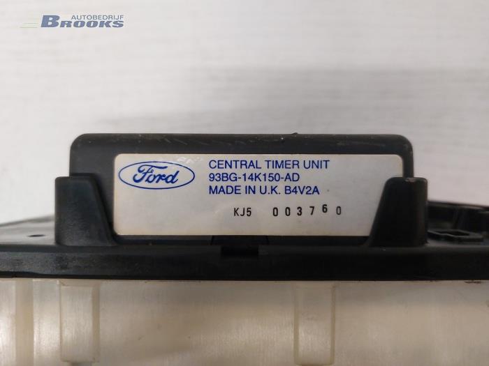 Porte fusible d'un Ford Mondeo I Wagon 1.8i 16V 1996
