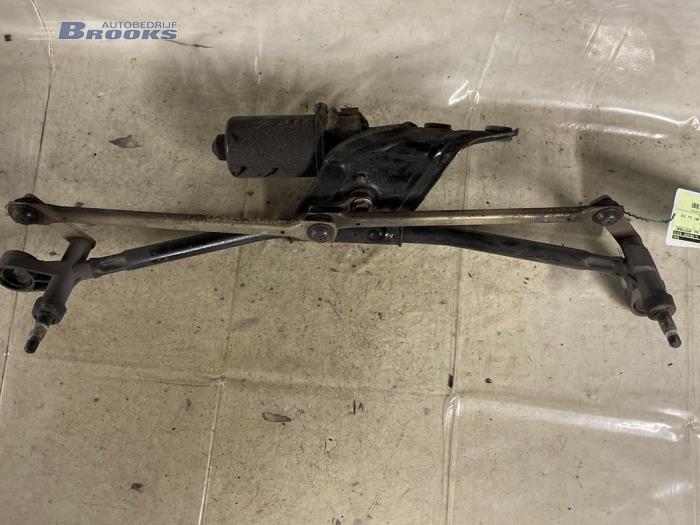 Front wiper motor from a Ford Transit Connect 1.8 Tddi 2005