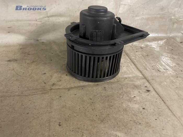 Heating and ventilation fan motor from a Seat Leon (1M1) 1.6 16V 2002