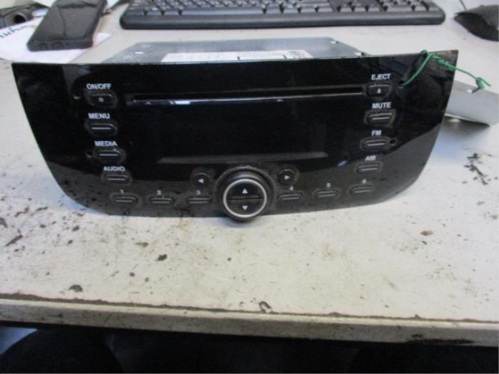 Używane Radio Fiat Punto Evo (199) 1.3 JTD Multijet 85 16V Euro 5 Cena € 52,00 Procedura marży oferowane przez Autobedrijf Brooks