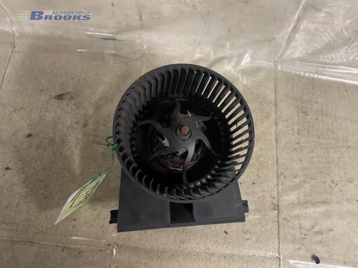 Motor de ventilador de calefactor de un Seat Ibiza II (6K1) 1.4 16V 2001