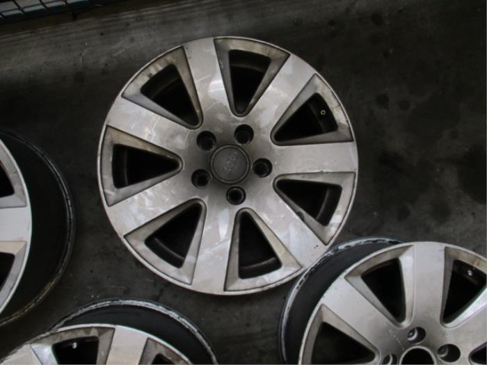 Set of sports wheels from a Audi A6 Avant (C6) 2.7 TDI V6 24V 2006