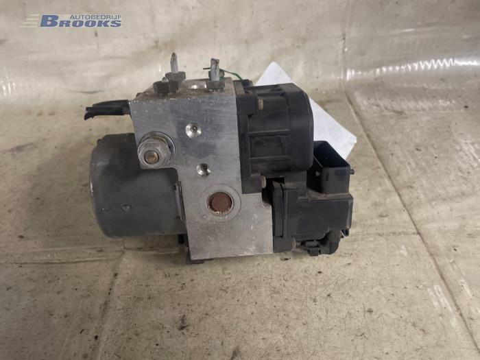 Usagé Bloc ABS Alfa Romeo 156 (932) 1.6 Twin Spark 16V Prix € 40,00 Règlement à la marge proposé par Autobedrijf Brooks
