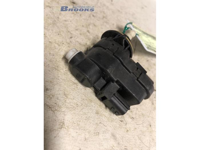 Headlight level adjustment motor