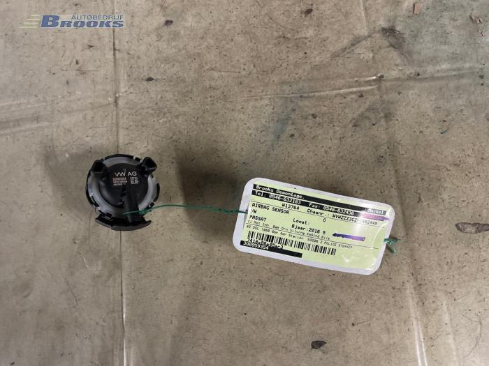 Airbag Sensor van een Volkswagen Passat Variant (3G5) 2.0 TDI 16V 150 2016