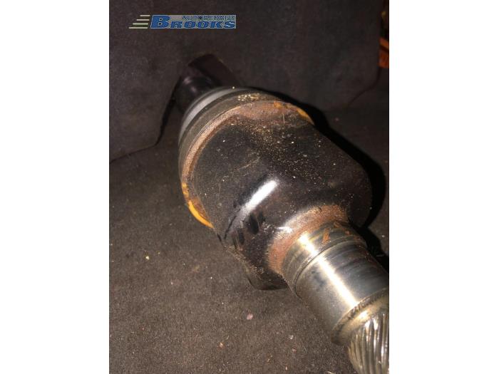 Front drive shaft, right from a Chrysler Voyager/Grand Voyager (RG) 2.4 16V 2004