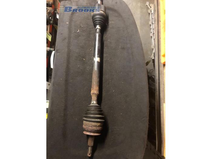 Front drive shaft, right from a Chrysler Voyager/Grand Voyager (RG) 2.4 16V 2004