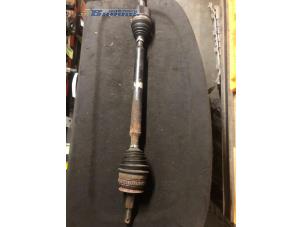 Used Front drive shaft, right Chrysler Voyager/Grand Voyager (RG) 2.4 16V Price € 60,00 Margin scheme offered by Autobedrijf Brooks