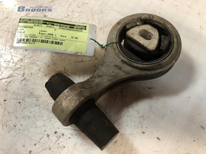 Usagé Support moteur Fiat Doblo Cargo (223) 1.3 D 16V Multijet Prix € 10,00 Règlement à la marge proposé par Autobedrijf Brooks